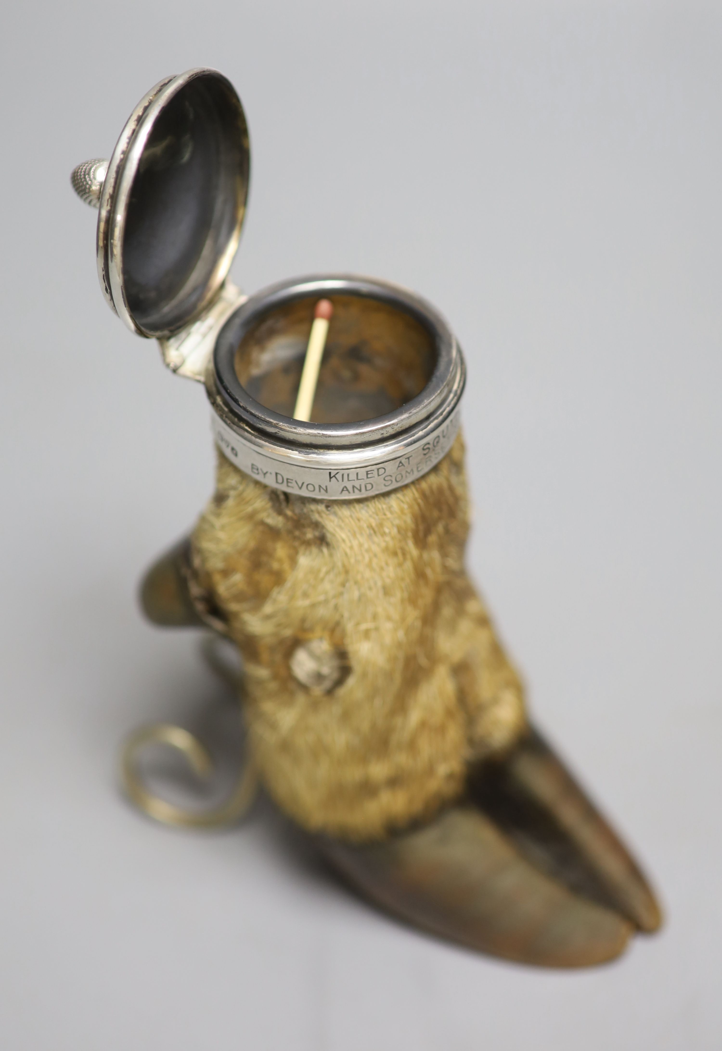 A George V silver mounted stag hoof vesta, with hinged cover and engraved inscription, Grey & Co, Chester, 1912, 16.2cm,